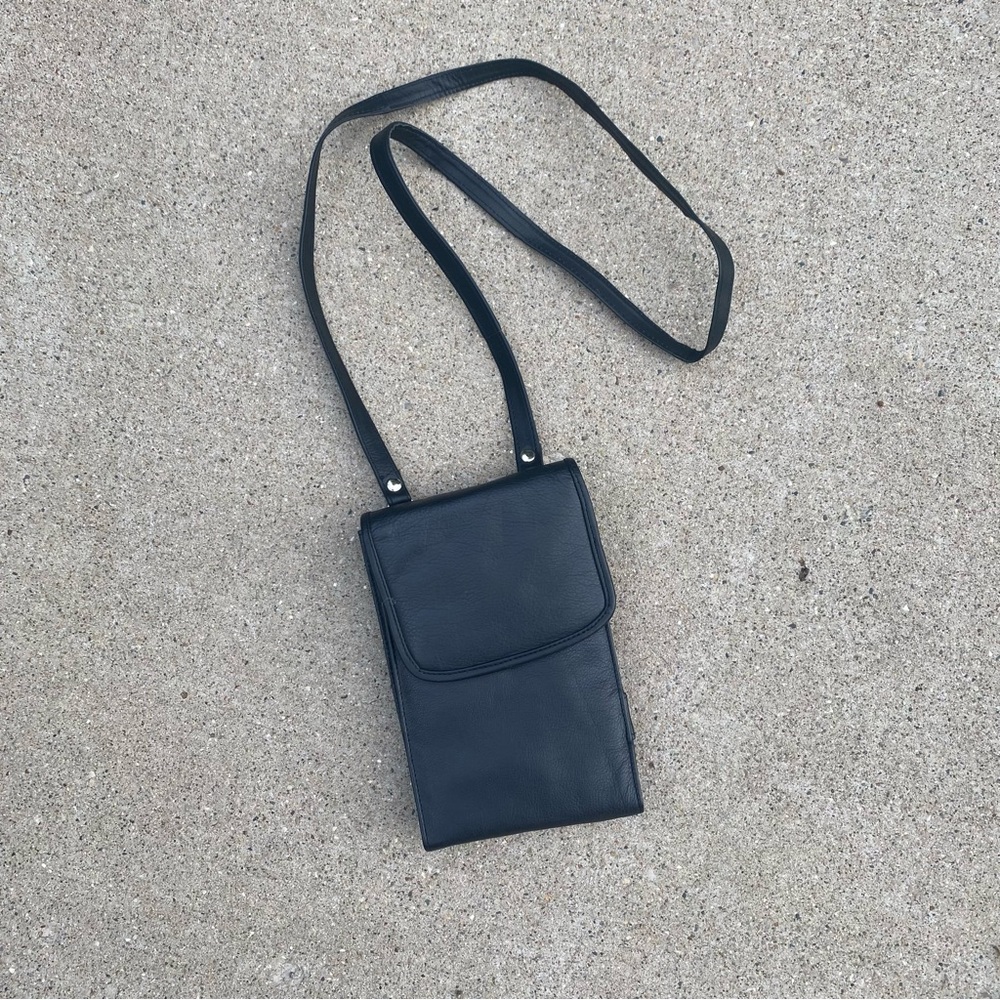 vintage leather Trading Co 00s 90s crossbody bag wallet clutch strap zipper